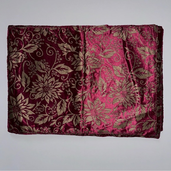 Red Metallic Poinsettia Placemats Set Of 4 NEW Brownstone Gallery Holiday - Picture 7 of 7